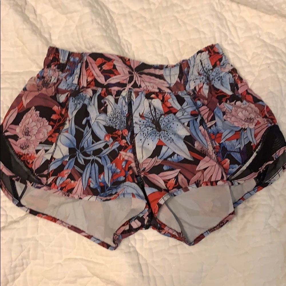 Lululemon lush lilies hotty hot shorts